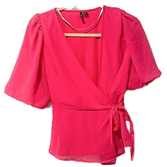 2 for $30 ⭐️NWOT Vero Moda Super Cute Wrap Top - Picture 3 of 7